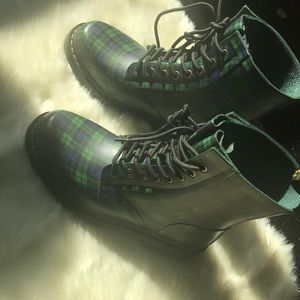 Plaid dr. Martens